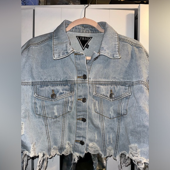 NWT Trio Urban Cropped Distressed Denim Jacket - Picture 5 of 8